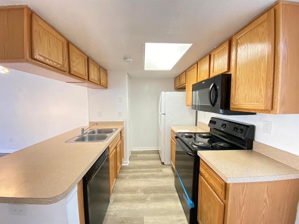 В аренду: $1,650 (3 спален, 2 ванн, 1287 Квадратных фут)