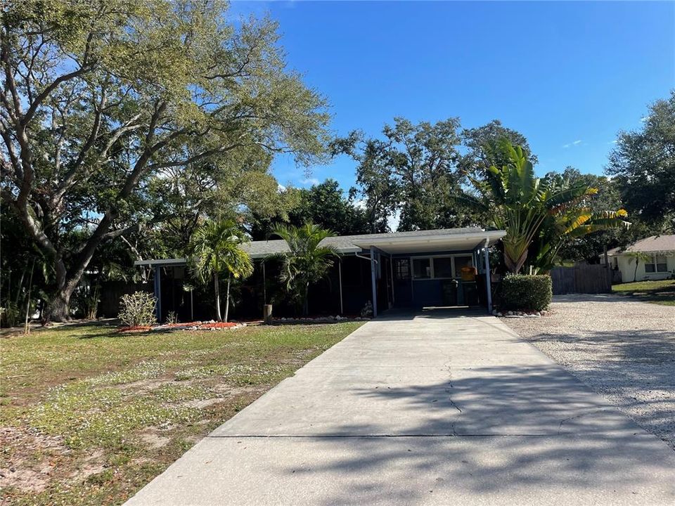 For Rent: $3,200 (2 beds, 2 baths, 936 Square Feet)