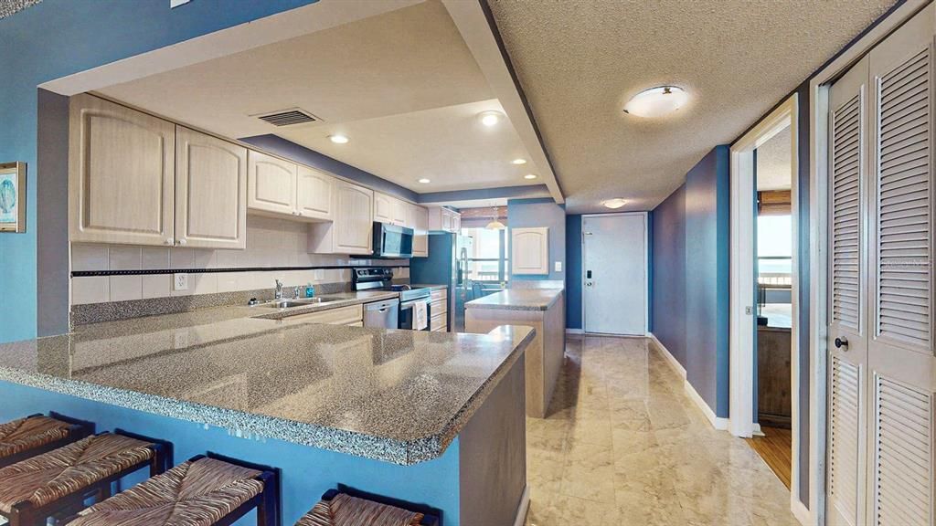 For Sale: $400,000 (2 beds, 2 baths, 1160 Square Feet)