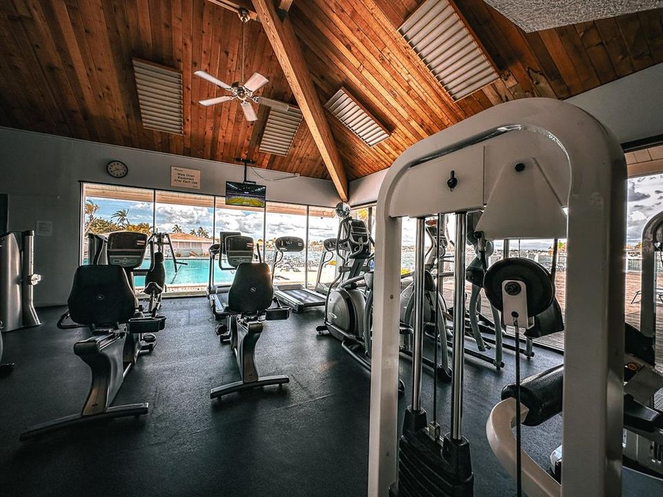 For Sale: $400,000 (2 beds, 2 baths, 1160 Square Feet)