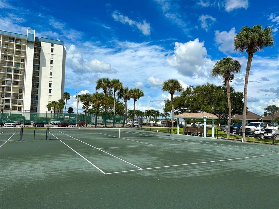 For Sale: $400,000 (2 beds, 2 baths, 1160 Square Feet)