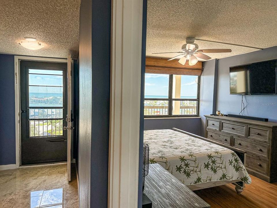 For Sale: $400,000 (2 beds, 2 baths, 1160 Square Feet)