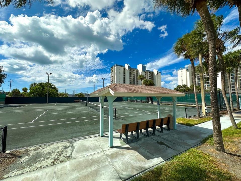 For Sale: $400,000 (2 beds, 2 baths, 1160 Square Feet)