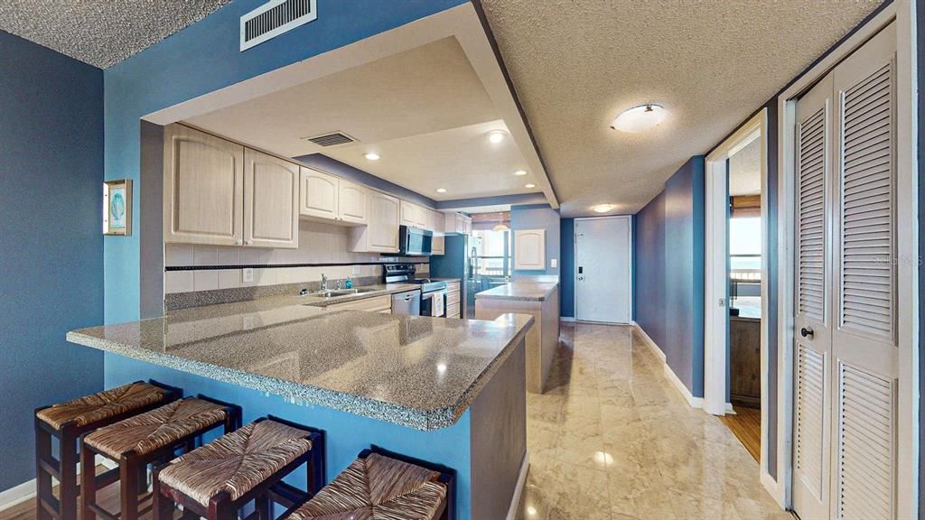 For Sale: $400,000 (2 beds, 2 baths, 1160 Square Feet)