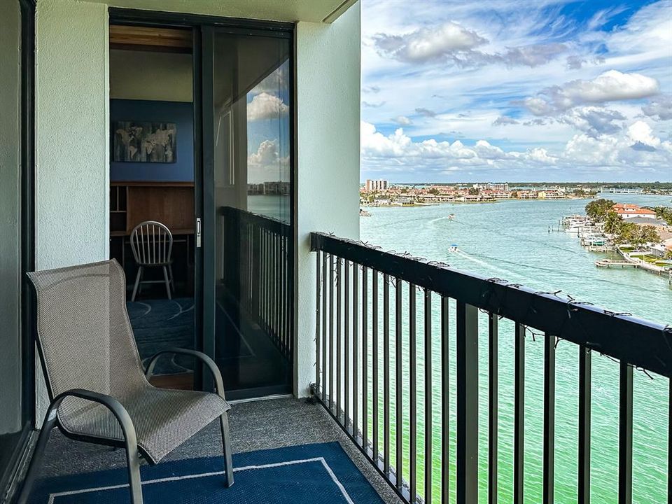 For Sale: $400,000 (2 beds, 2 baths, 1160 Square Feet)