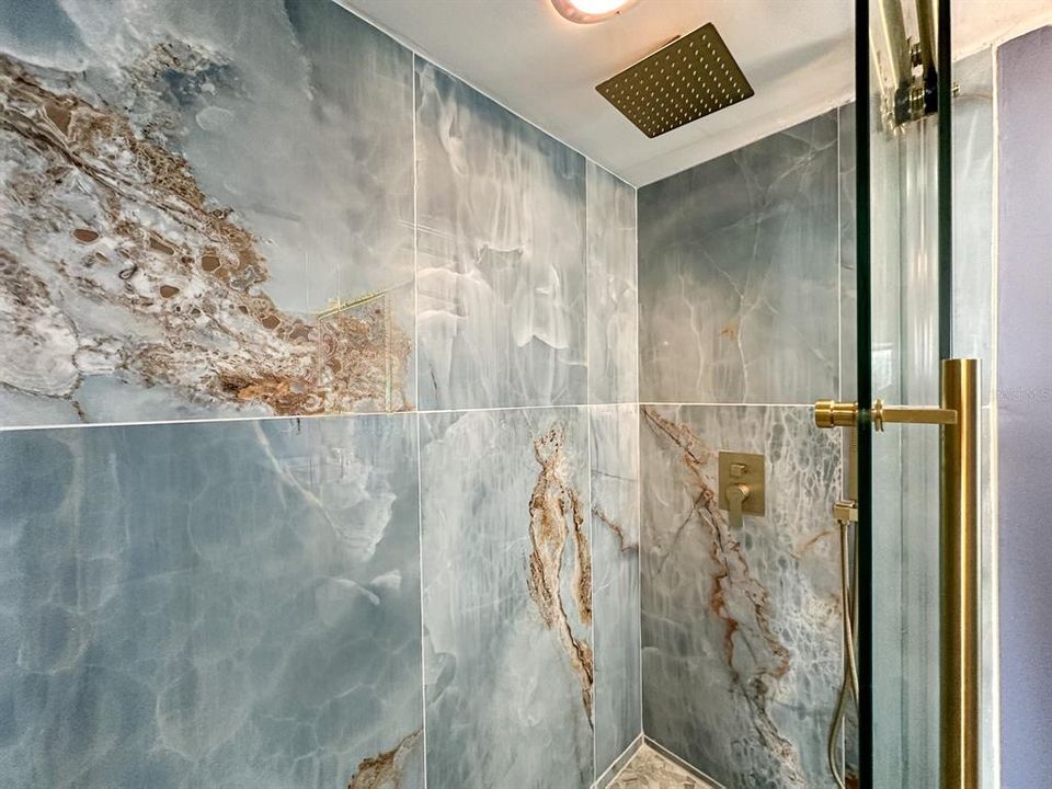 For Sale: $400,000 (2 beds, 2 baths, 1160 Square Feet)