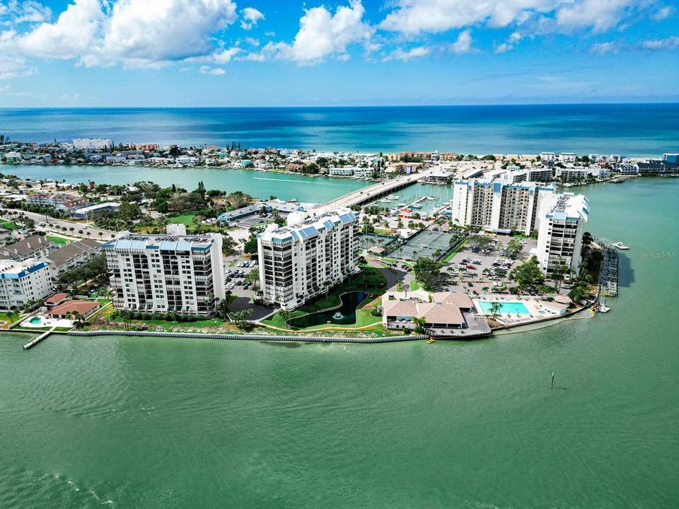 For Sale: $400,000 (2 beds, 2 baths, 1160 Square Feet)