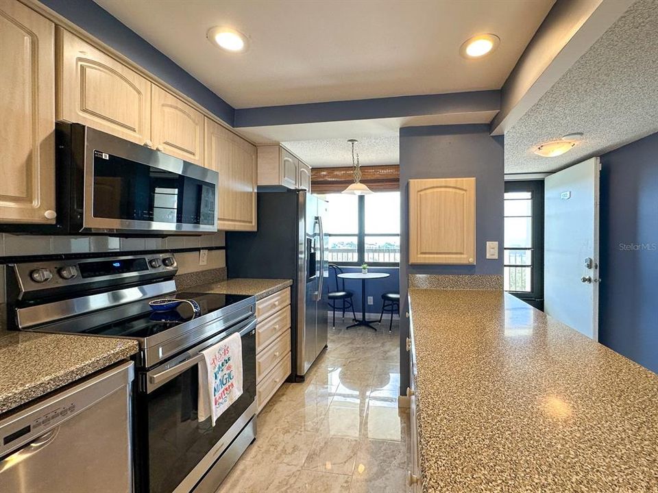 For Sale: $400,000 (2 beds, 2 baths, 1160 Square Feet)