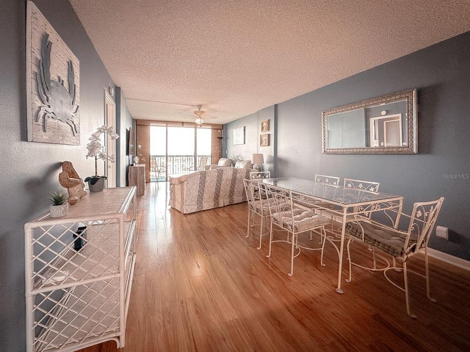 For Sale: $400,000 (2 beds, 2 baths, 1160 Square Feet)