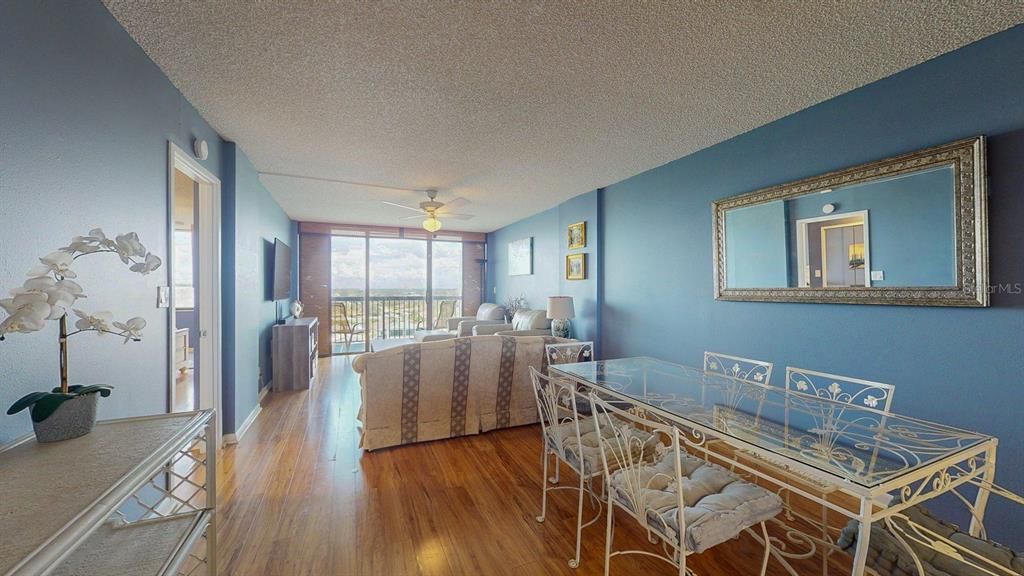 For Sale: $400,000 (2 beds, 2 baths, 1160 Square Feet)