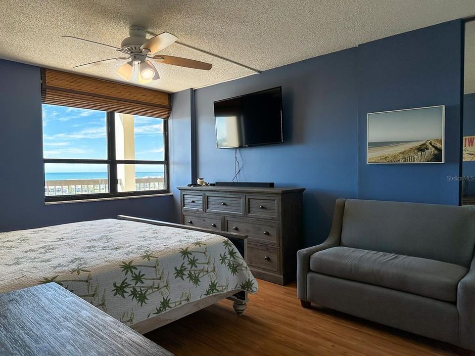 For Sale: $400,000 (2 beds, 2 baths, 1160 Square Feet)