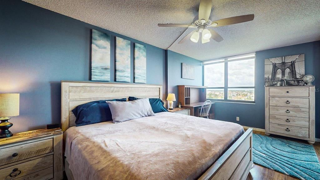 For Sale: $400,000 (2 beds, 2 baths, 1160 Square Feet)