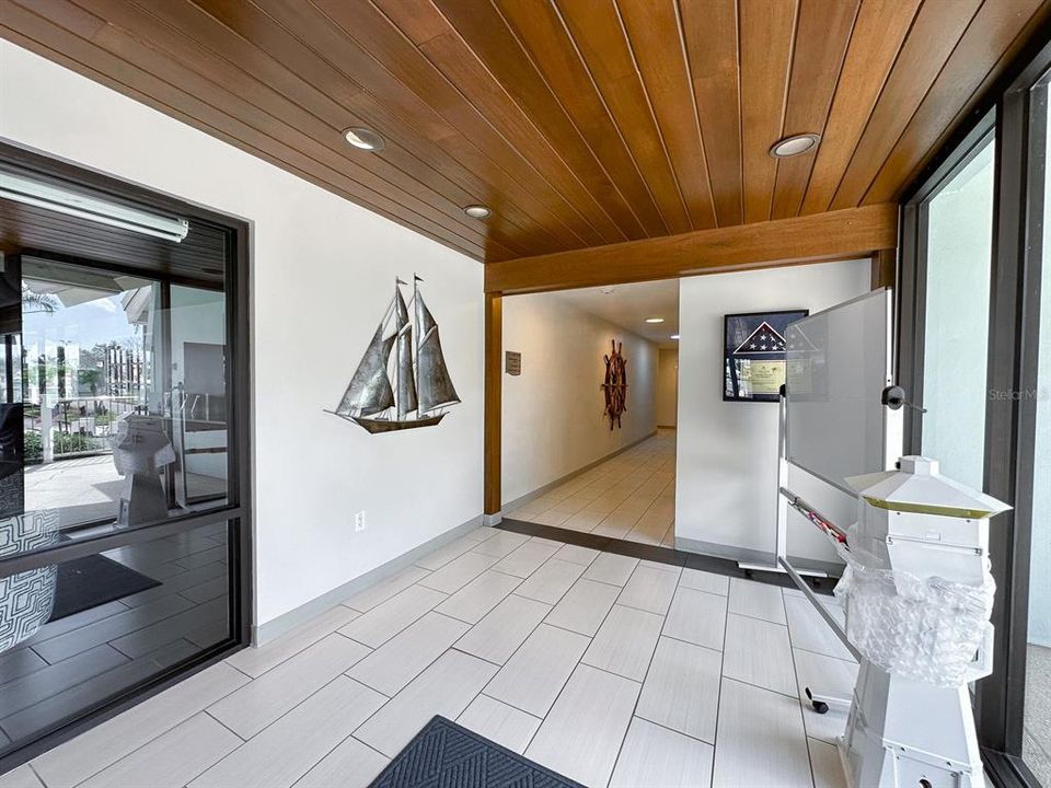 For Sale: $400,000 (2 beds, 2 baths, 1160 Square Feet)