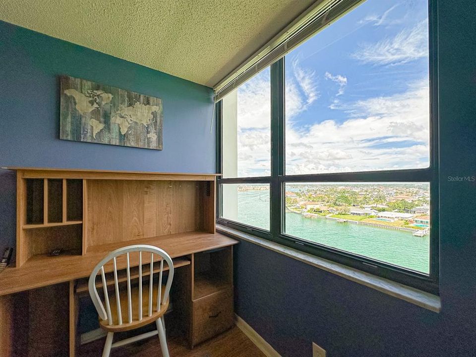 For Sale: $400,000 (2 beds, 2 baths, 1160 Square Feet)