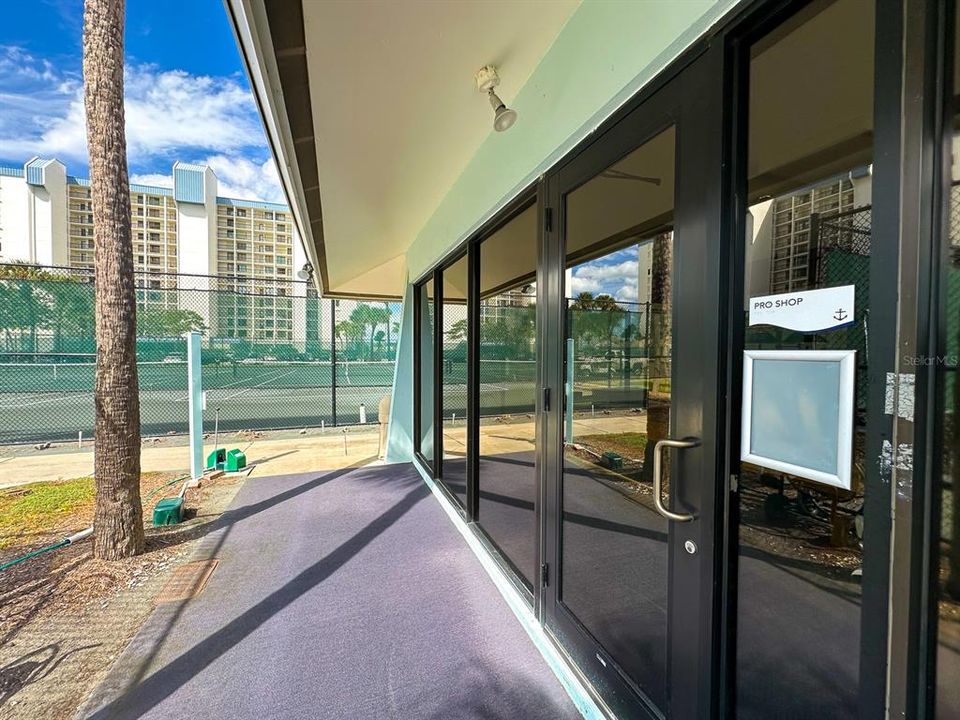 For Sale: $400,000 (2 beds, 2 baths, 1160 Square Feet)