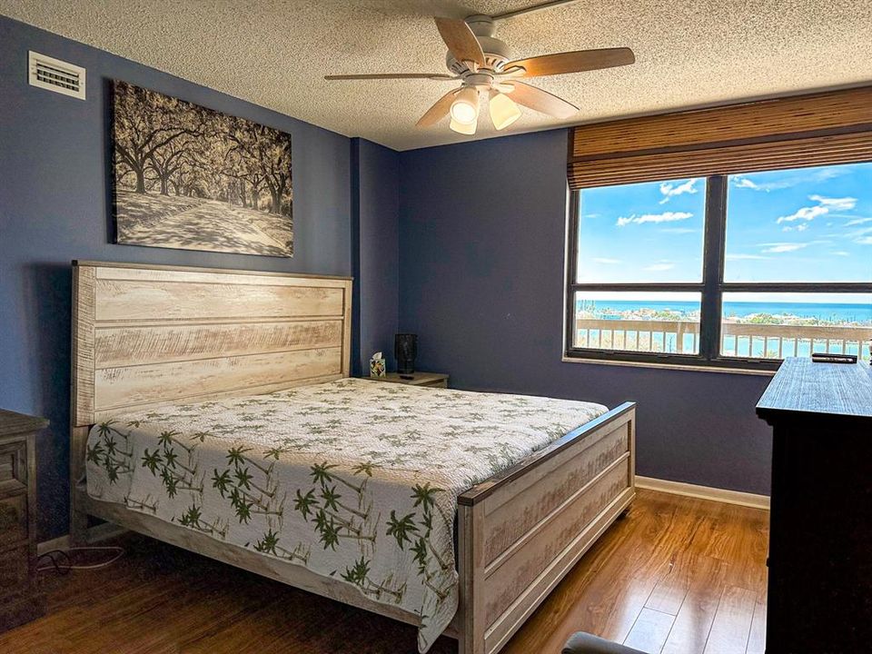 For Sale: $400,000 (2 beds, 2 baths, 1160 Square Feet)