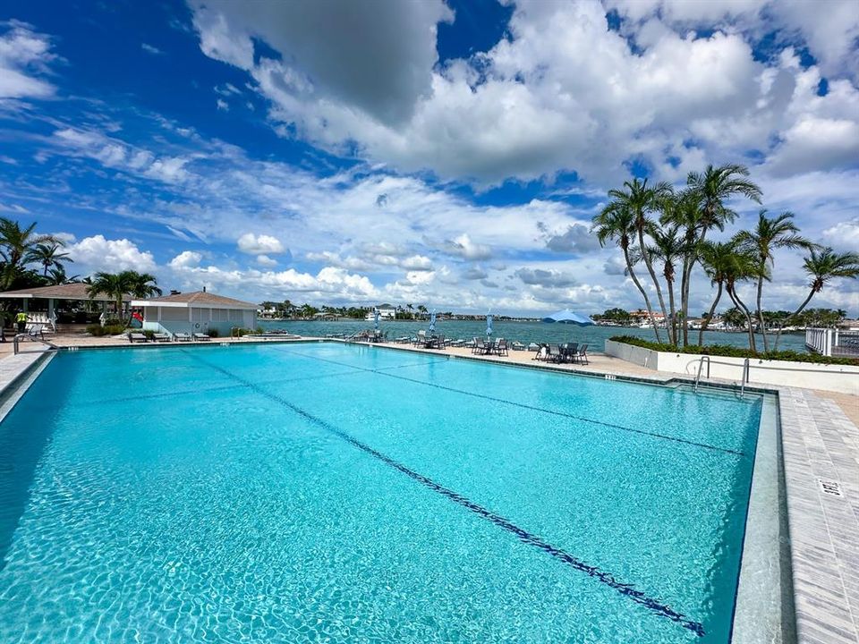 For Sale: $400,000 (2 beds, 2 baths, 1160 Square Feet)