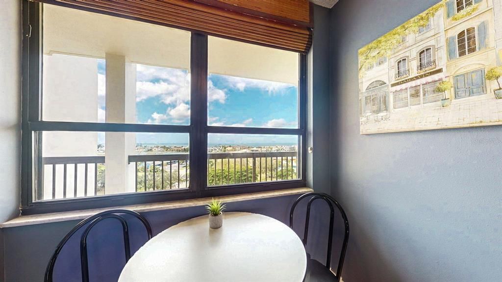 For Sale: $400,000 (2 beds, 2 baths, 1160 Square Feet)