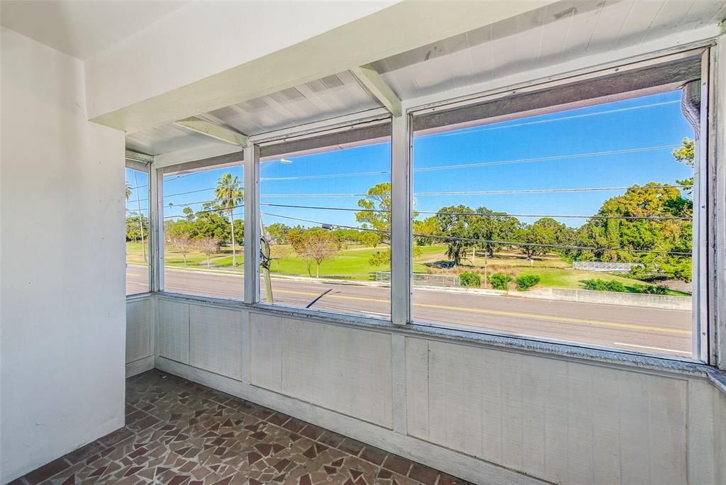 Active With Contract: $1,295 (2 beds, 1 baths, 900 Square Feet)