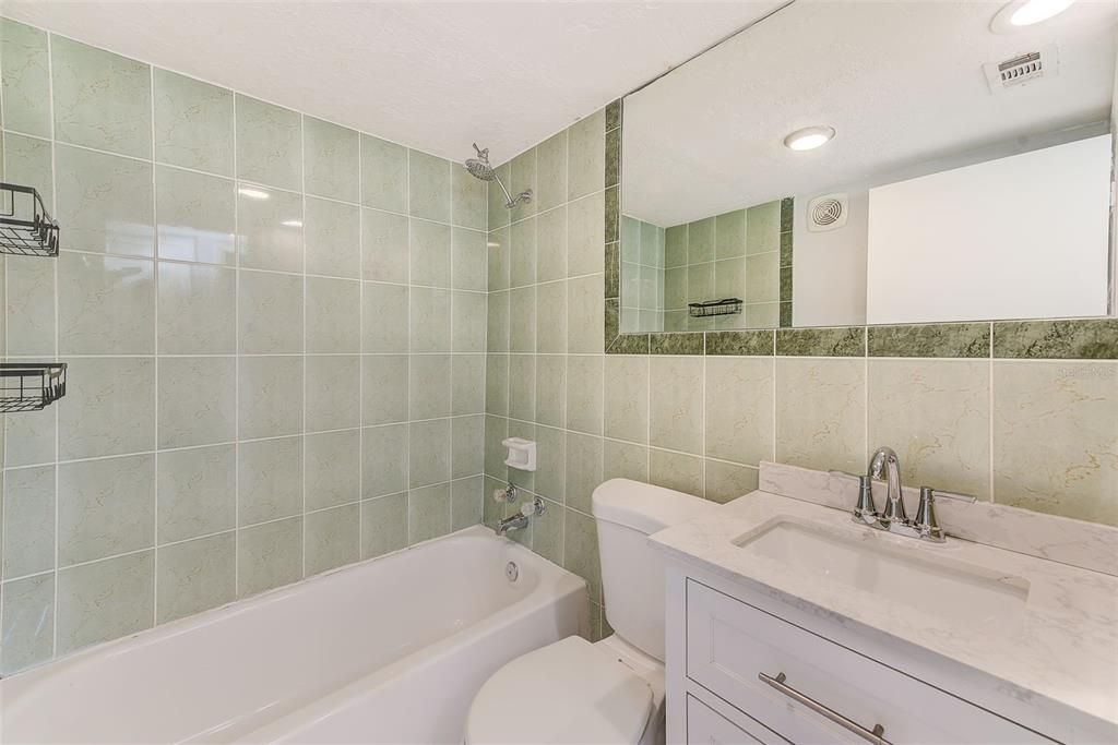 Active With Contract: $1,295 (2 beds, 1 baths, 900 Square Feet)