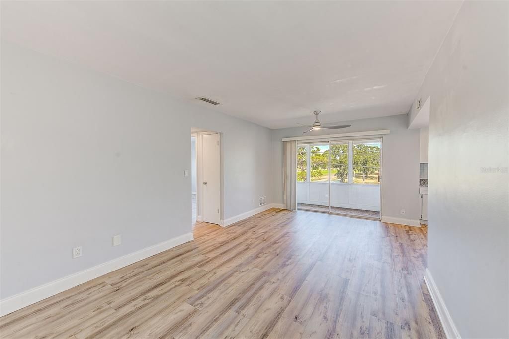 Active With Contract: $1,295 (2 beds, 1 baths, 900 Square Feet)