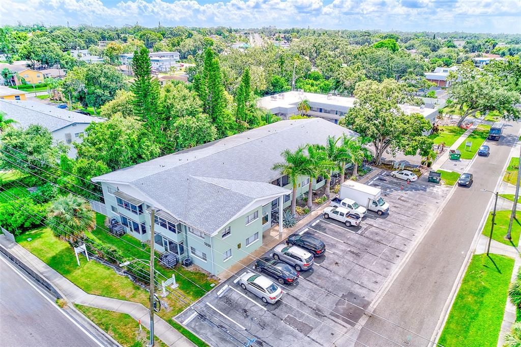 Active With Contract: $1,295 (2 beds, 1 baths, 900 Square Feet)