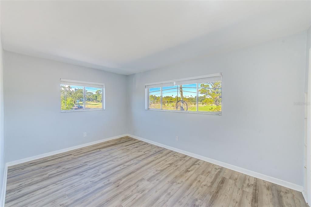 Active With Contract: $1,295 (2 beds, 1 baths, 900 Square Feet)