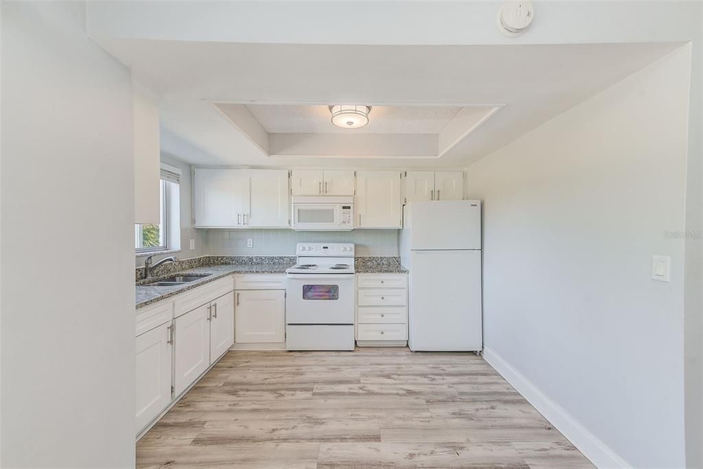 Active With Contract: $1,295 (2 beds, 1 baths, 900 Square Feet)