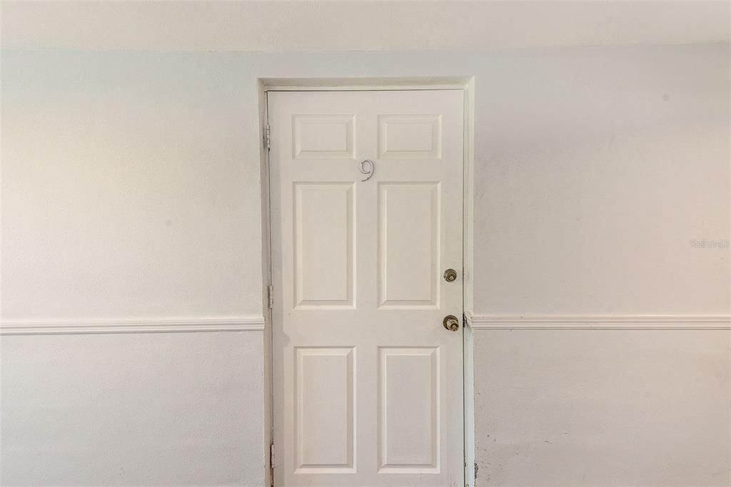 Active With Contract: $1,295 (2 beds, 1 baths, 900 Square Feet)