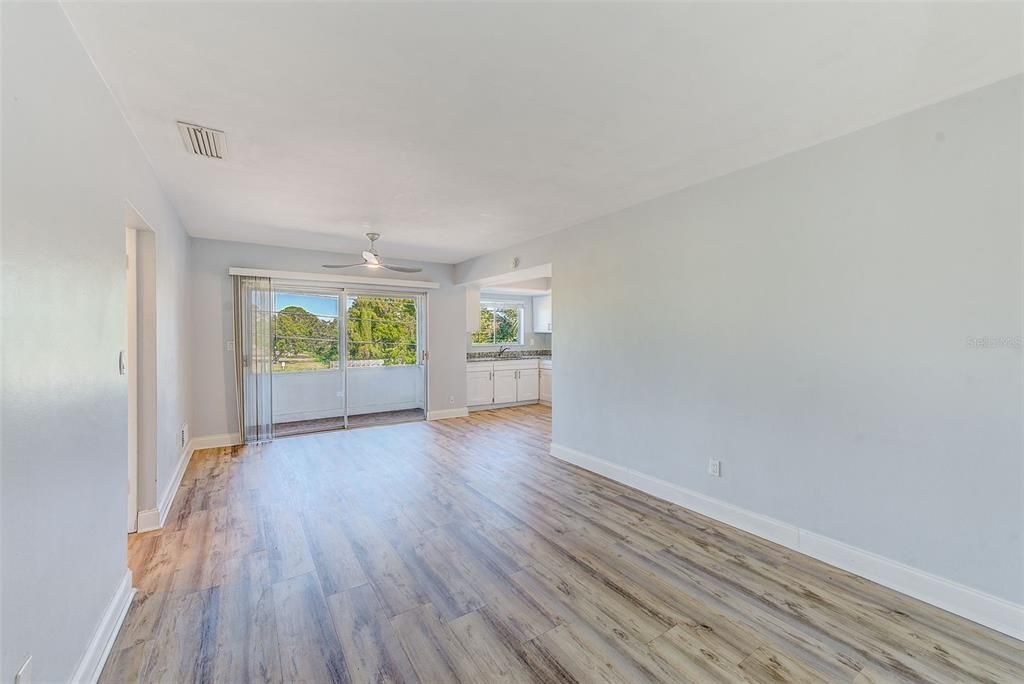 Active With Contract: $1,295 (2 beds, 1 baths, 900 Square Feet)