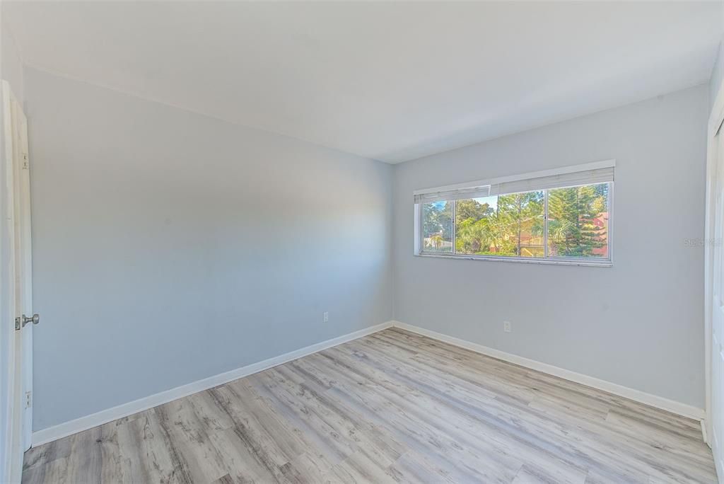 Active With Contract: $1,295 (2 beds, 1 baths, 900 Square Feet)