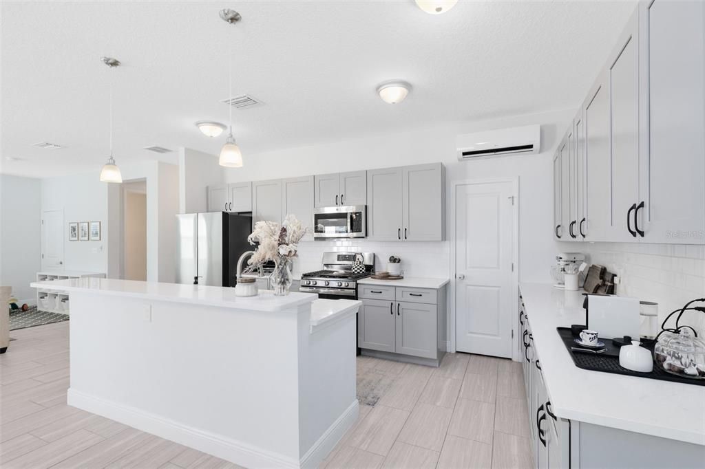 合同活跃: $505,000 (4 贝兹, 3 浴室, 2654 平方英尺)