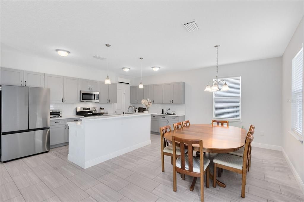 合同活跃: $505,000 (4 贝兹, 3 浴室, 2654 平方英尺)