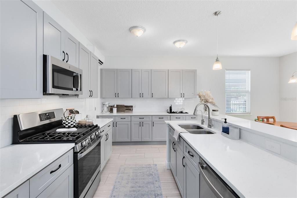 合同活跃: $505,000 (4 贝兹, 3 浴室, 2654 平方英尺)