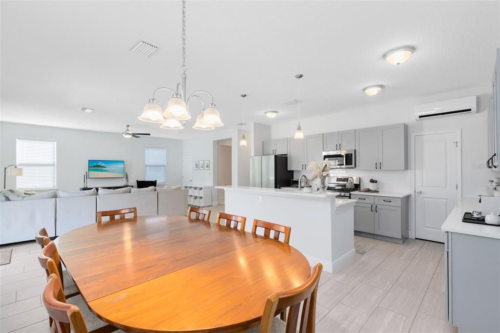 合同活跃: $505,000 (4 贝兹, 3 浴室, 2654 平方英尺)