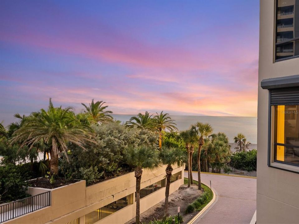 For Sale: $2,195,000 (3 beds, 4 baths, 3045 Square Feet)