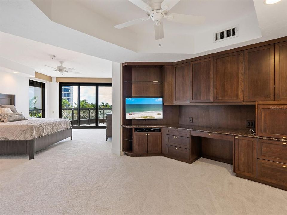 For Sale: $2,195,000 (3 beds, 4 baths, 3045 Square Feet)