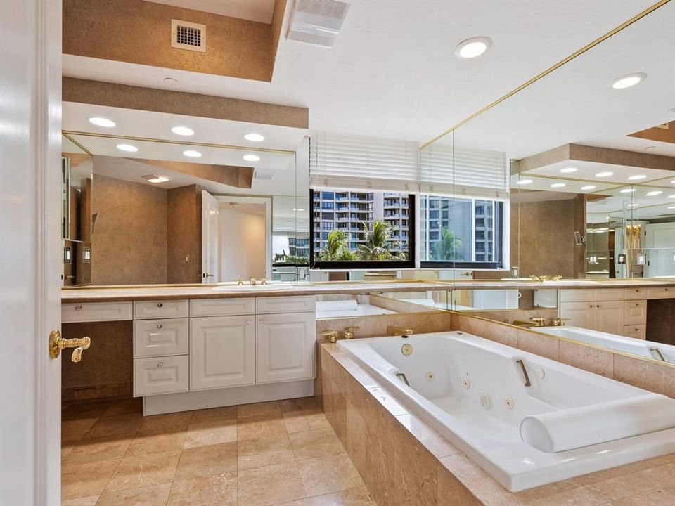 For Sale: $2,195,000 (3 beds, 4 baths, 3045 Square Feet)