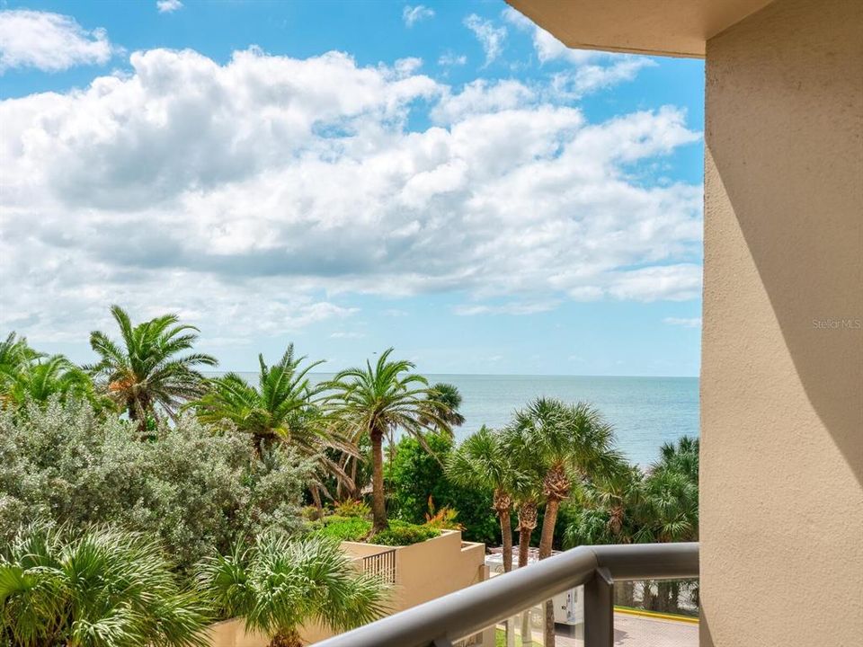 For Sale: $2,195,000 (3 beds, 4 baths, 3045 Square Feet)