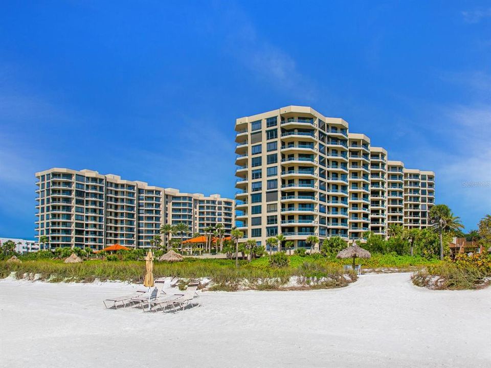 For Sale: $2,195,000 (3 beds, 4 baths, 3045 Square Feet)