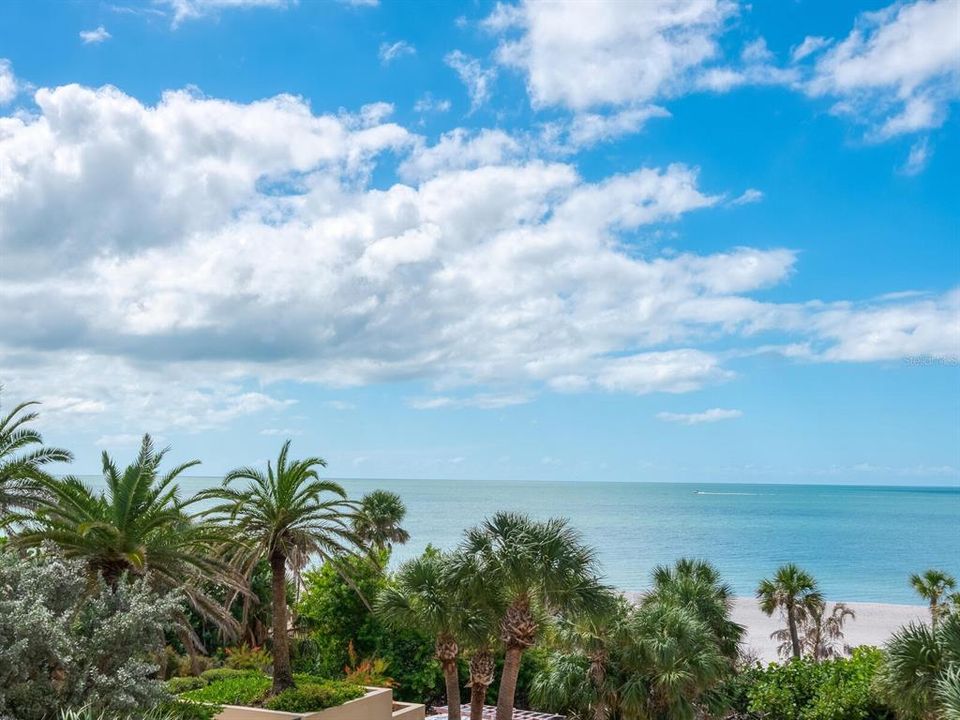 For Sale: $2,195,000 (3 beds, 4 baths, 3045 Square Feet)