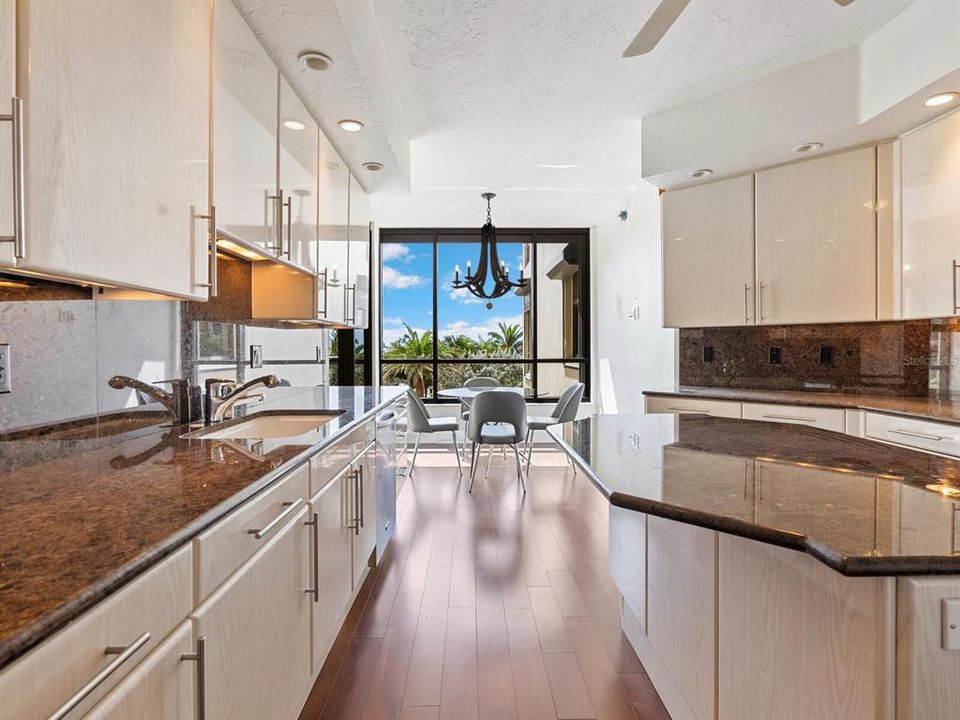 For Sale: $2,195,000 (3 beds, 4 baths, 3045 Square Feet)