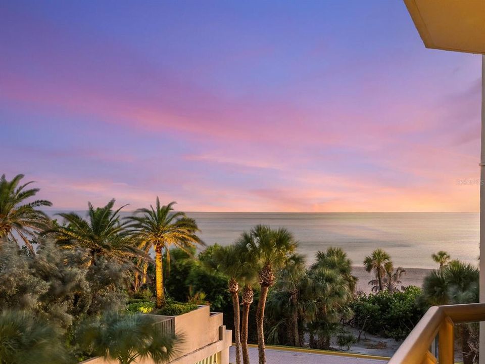 For Sale: $2,195,000 (3 beds, 4 baths, 3045 Square Feet)