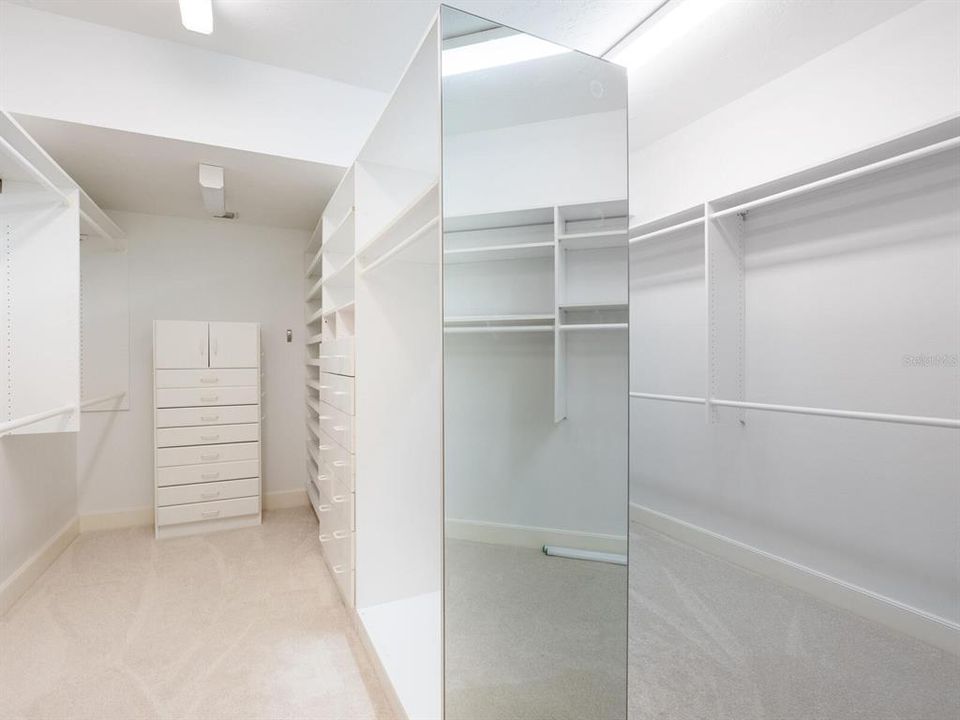 For Sale: $2,195,000 (3 beds, 4 baths, 3045 Square Feet)