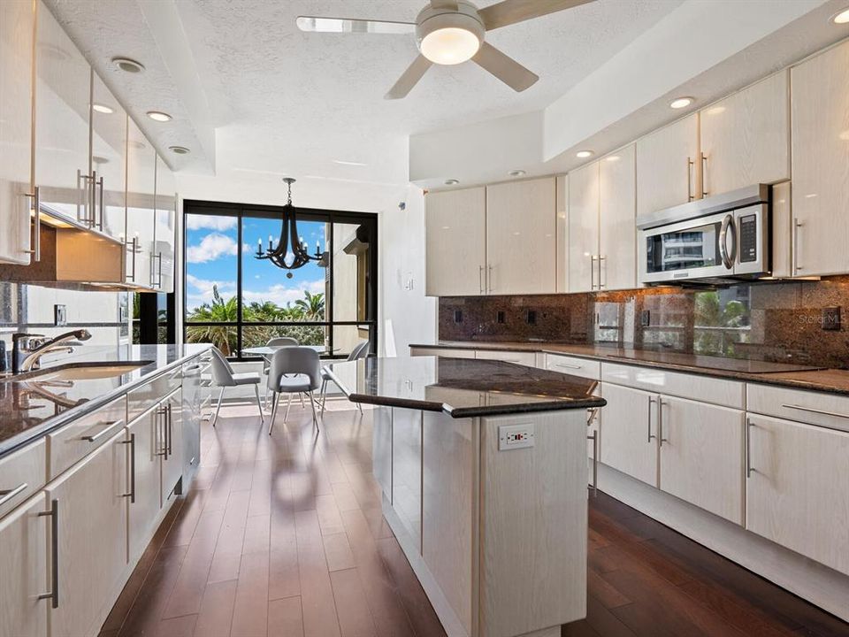 For Sale: $2,195,000 (3 beds, 4 baths, 3045 Square Feet)