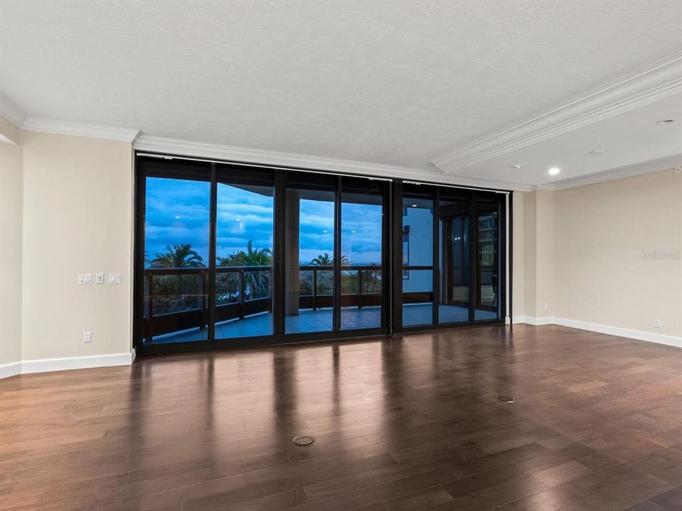 For Sale: $2,195,000 (3 beds, 4 baths, 3045 Square Feet)