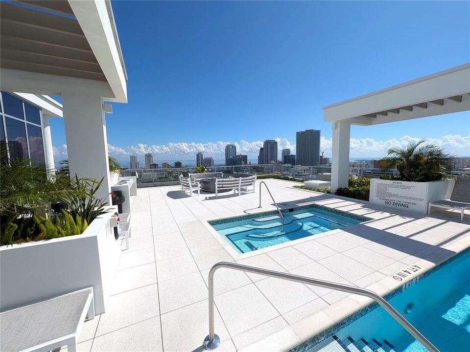 Activo con contrato: $1,564,000 (2 camas, 2 baños, 2052 Pies cuadrados)