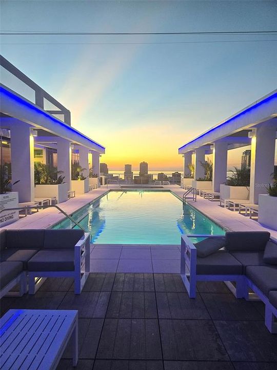 Activo con contrato: $1,564,000 (2 camas, 2 baños, 2052 Pies cuadrados)