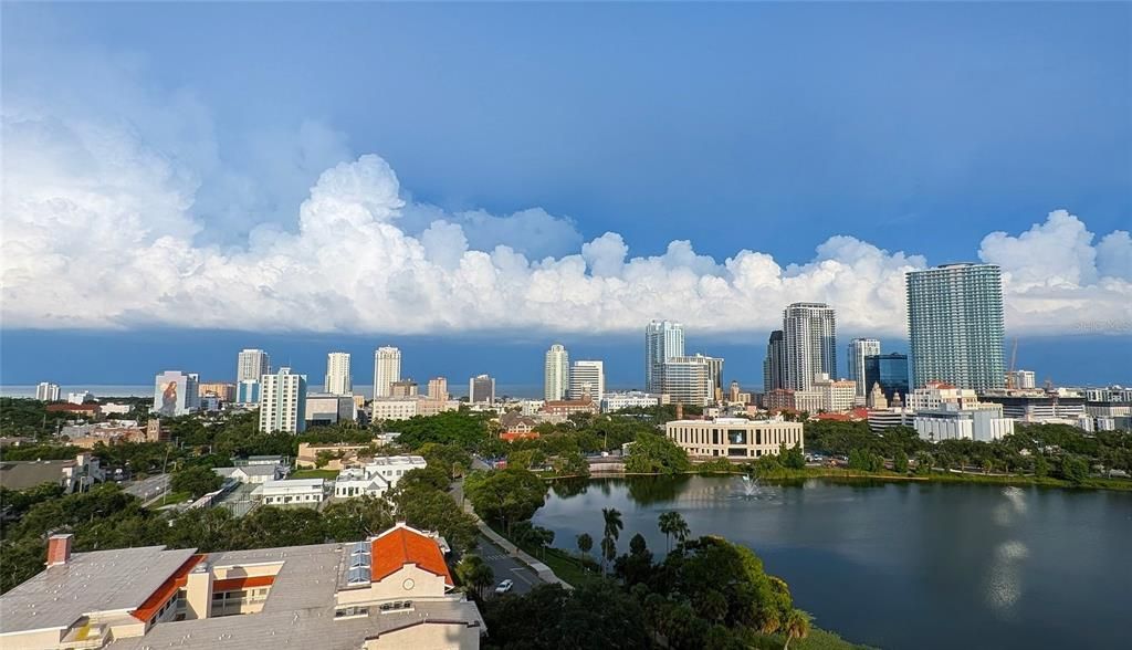 Activo con contrato: $1,564,000 (2 camas, 2 baños, 2052 Pies cuadrados)