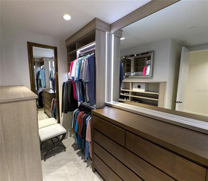 Activo con contrato: $1,564,000 (2 camas, 2 baños, 2052 Pies cuadrados)